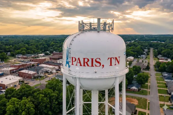 water tower in Paris, TN that supplies local residents with clean tap water.